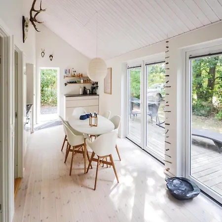Three-bedroom Holiday In Glesborg