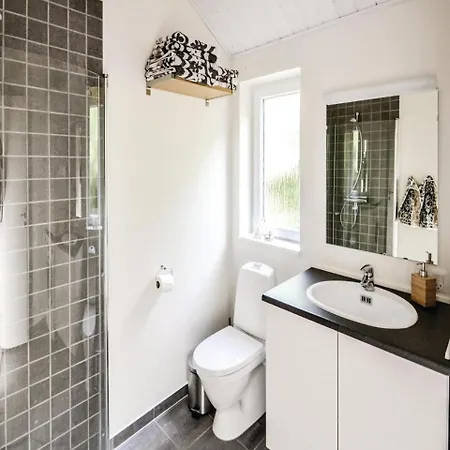 Three-bedroom Holiday In * Glesborg
