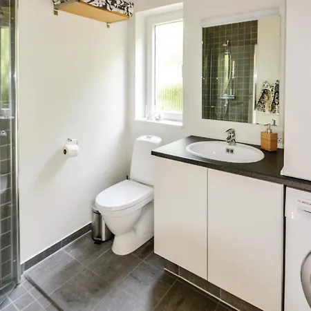Three-bedroom Holiday In Glesborg