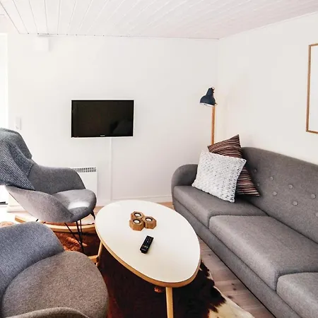 Three-bedroom Holiday In * Glesborg